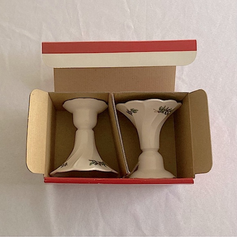 ⭐️ Vintage Nikko Ceramics white Christmas candle holders with Holly border - Picture 2 of 15